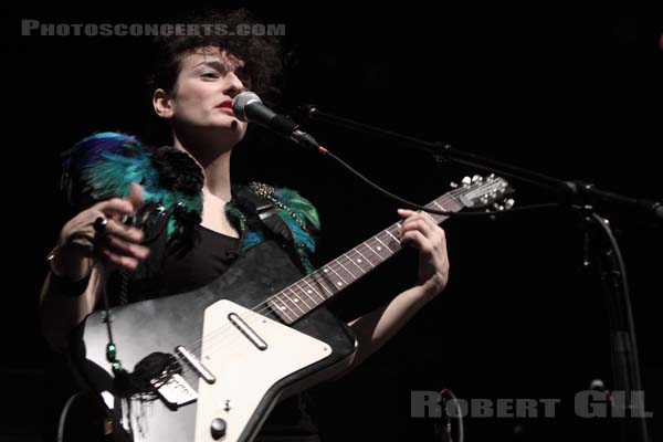 ALICE LEWIS - 2010-11-02 - PARIS - Le Bataclan - 